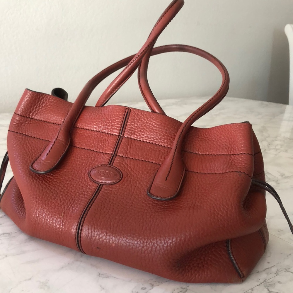 Tod’s classic leather pebbled purse